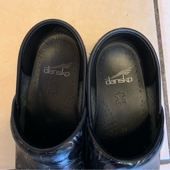 Dansko Professional Clogs EUC - Picture 8 of 9
